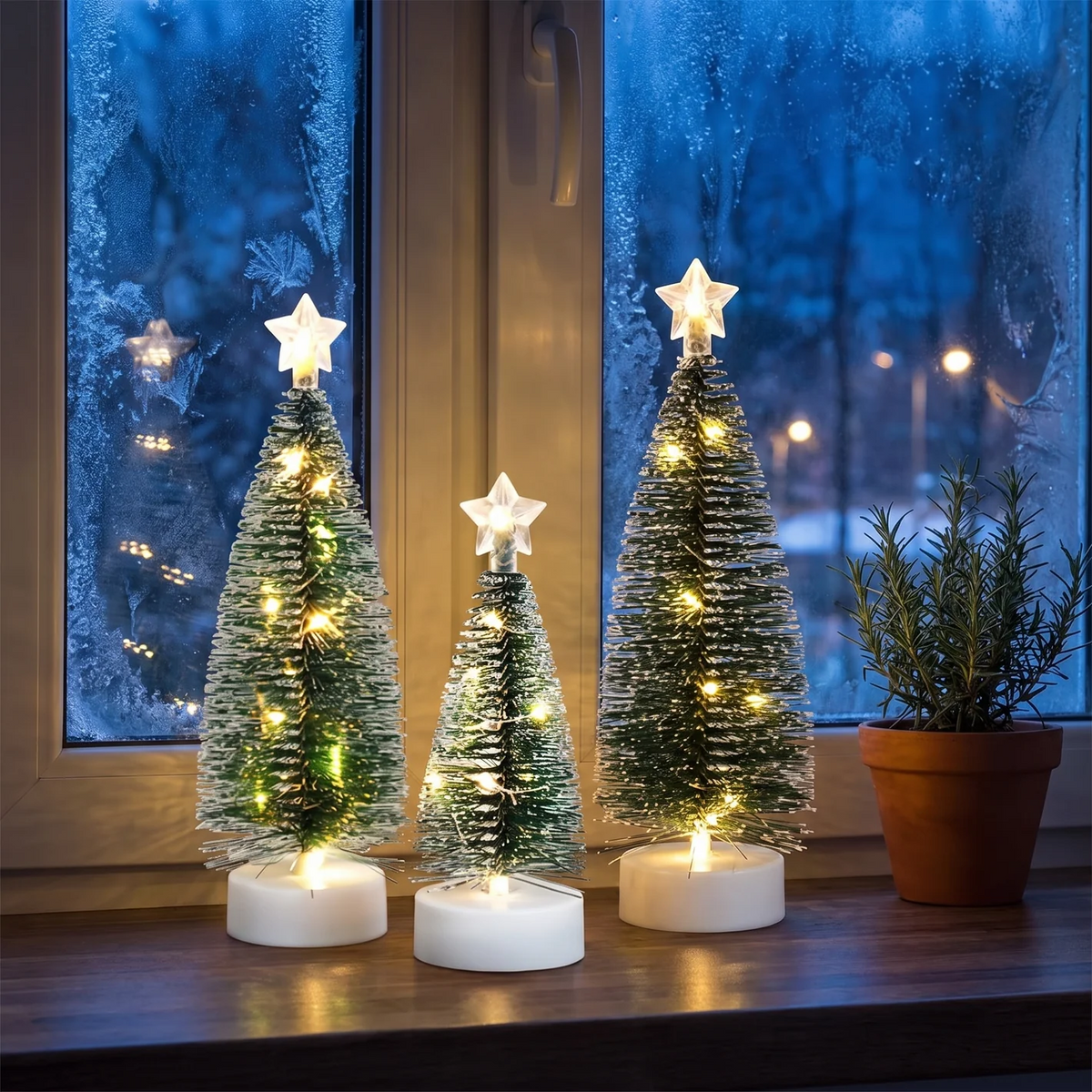 Silva - Drie kleine kerstboompjes met warmwit licht