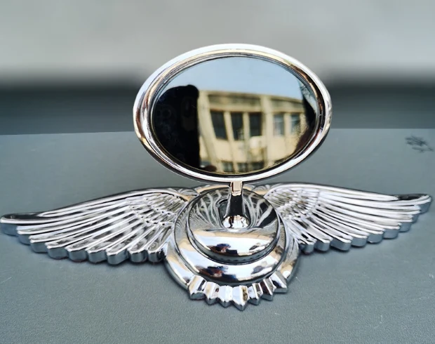 Motorkapembleem met autologo