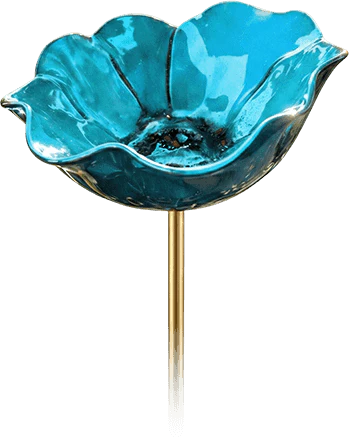 Decoratieve handgemaakte metalen vogelvoeder in bloemvorm