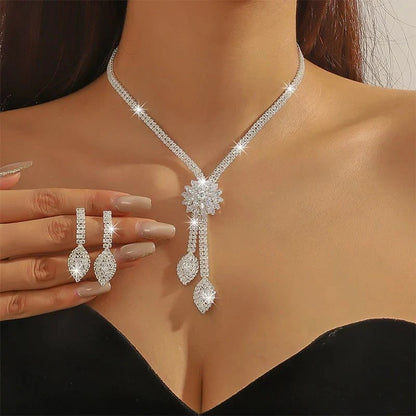 2 delige bloemvormige zirkonia sieradenset met ketting en oorbellen