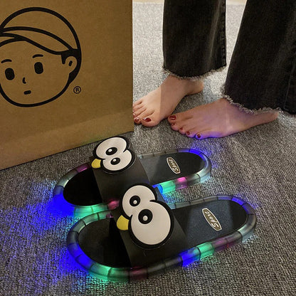 Schattige slippers met cartoonmotieven die oplichten