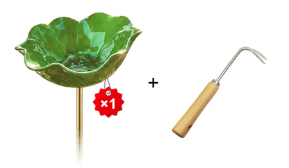 Decoratieve handgemaakte metalen vogelvoeder in bloemvorm